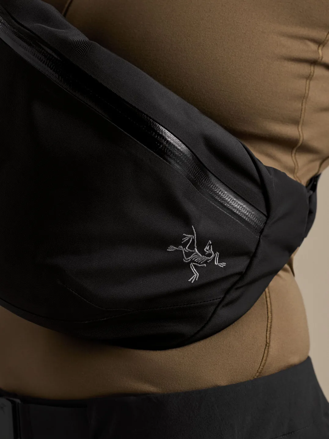 Arc'teryx Axios 4 Crossbody Black