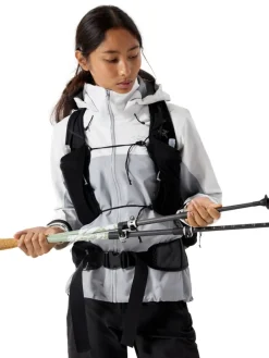 Arc'teryx Women's Beta AR Jacket Arctic Silk / Solitude Ii