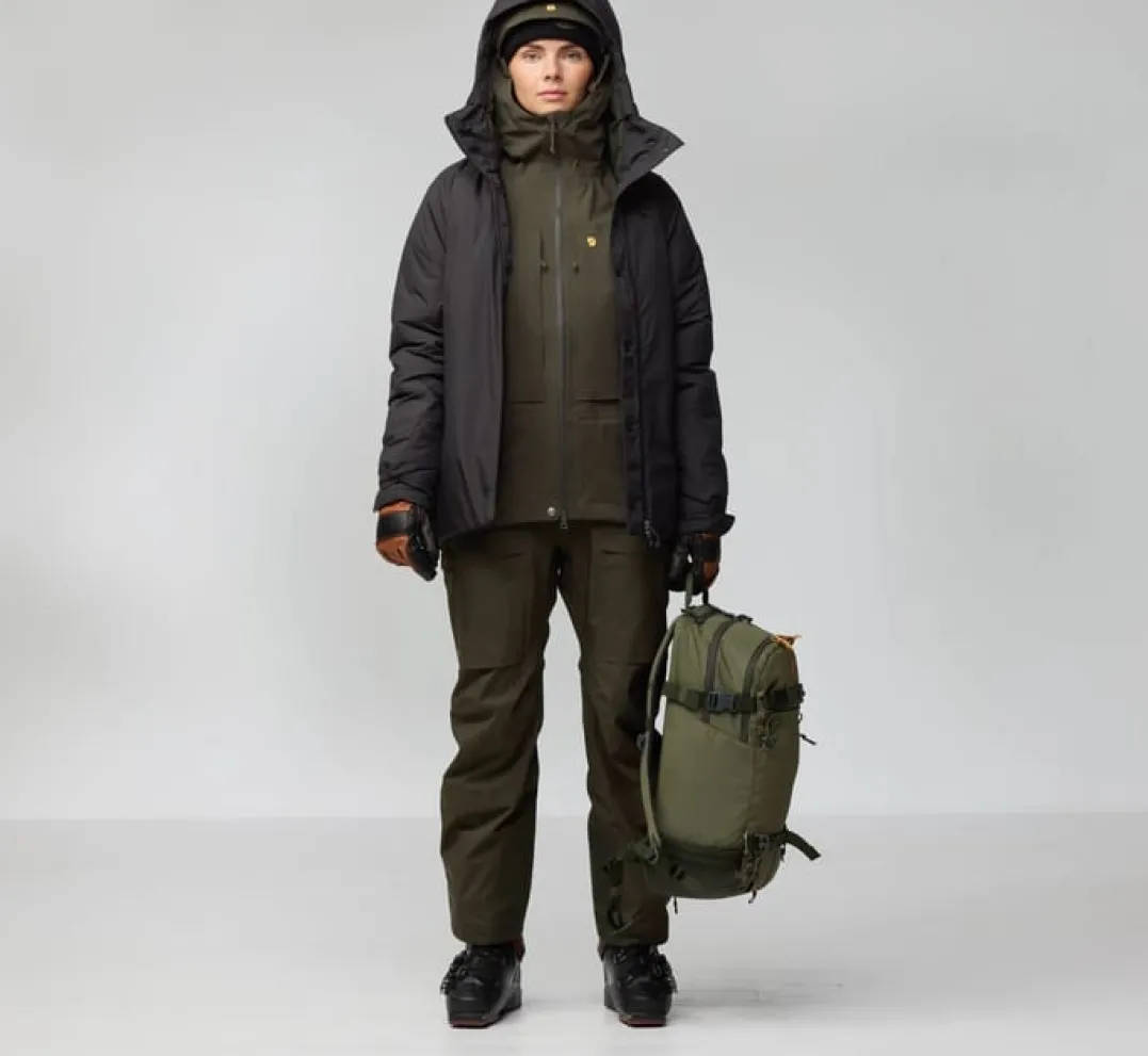 Fjällräven Bergtagen 130 Insulation Jkt W Black-deep Forest