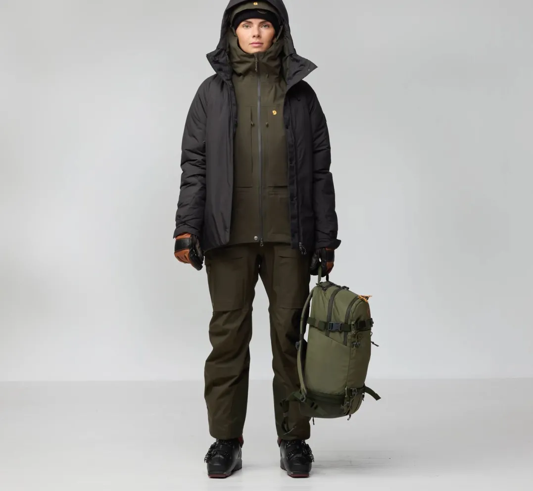 Fjällräven Bergtagen 130 Insulation Jkt W Black-deep Forest