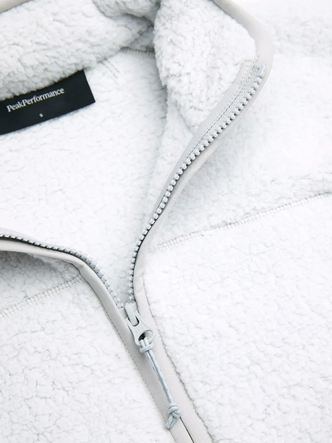 .he{margin-bottom:16px}Peak Performance Women's Wildrush Pile Jacket Antarctica/summit Smoke/