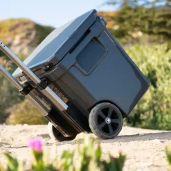 .he{margin-bottom:16px}Yeti Roadie 48 Wheeled Cool Box White