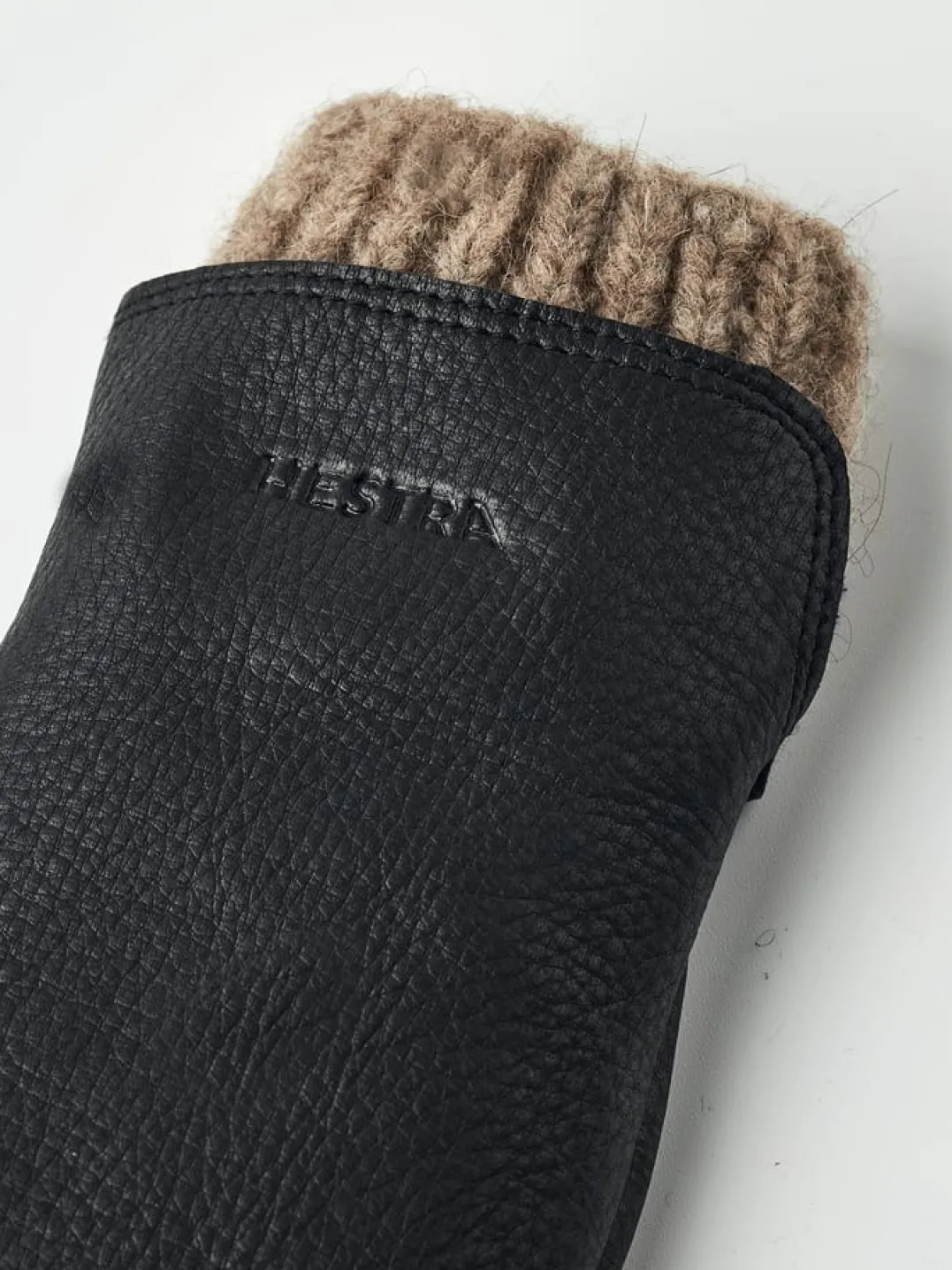 Hestra Tiril Black