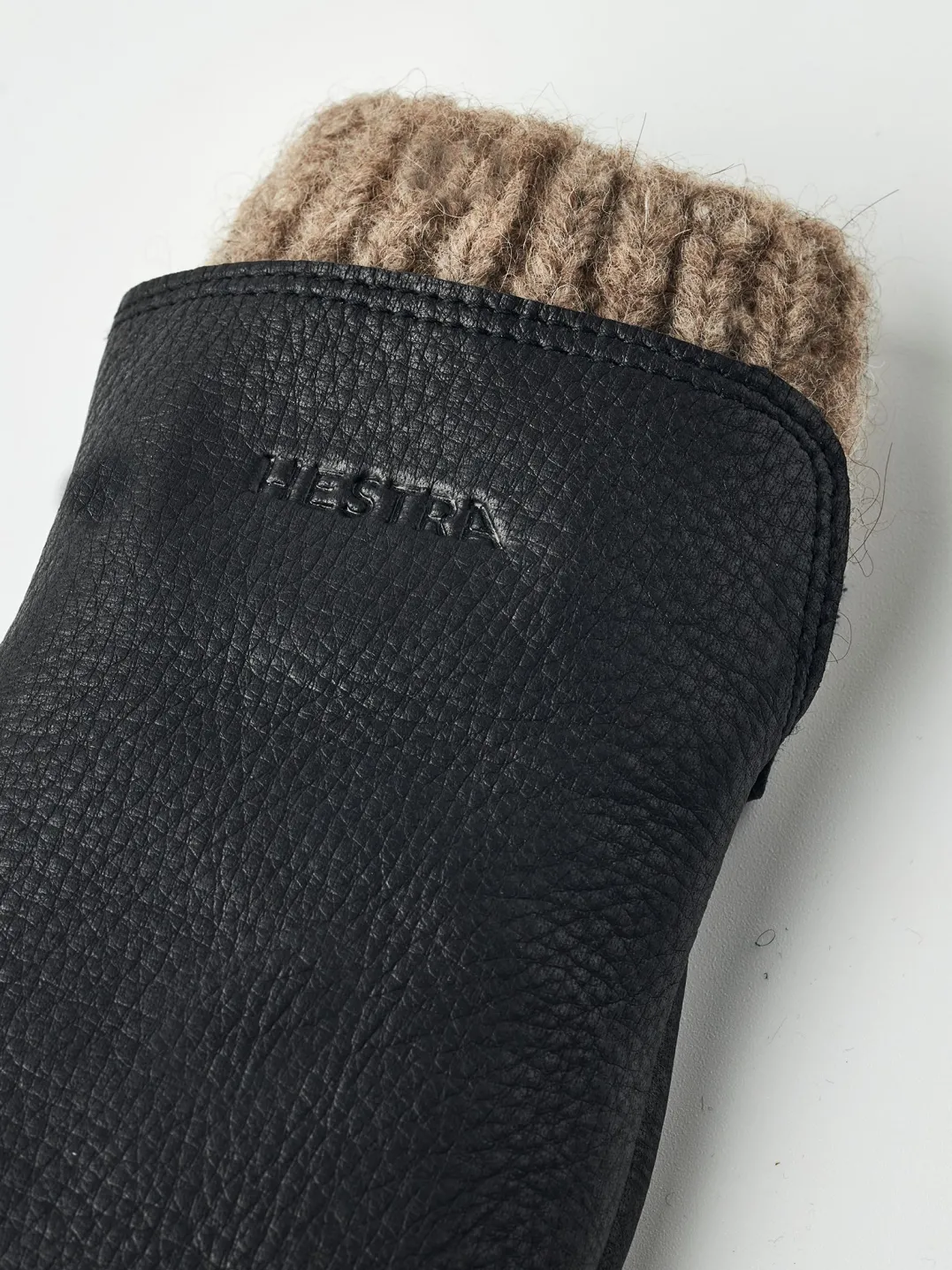 Hestra Tiril Black