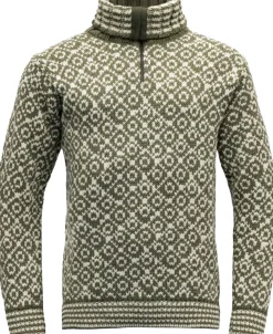 .i3{margin-bottom:16px}Devold Unisex Svalbard Wool Zip NeckOlive/Offwhite