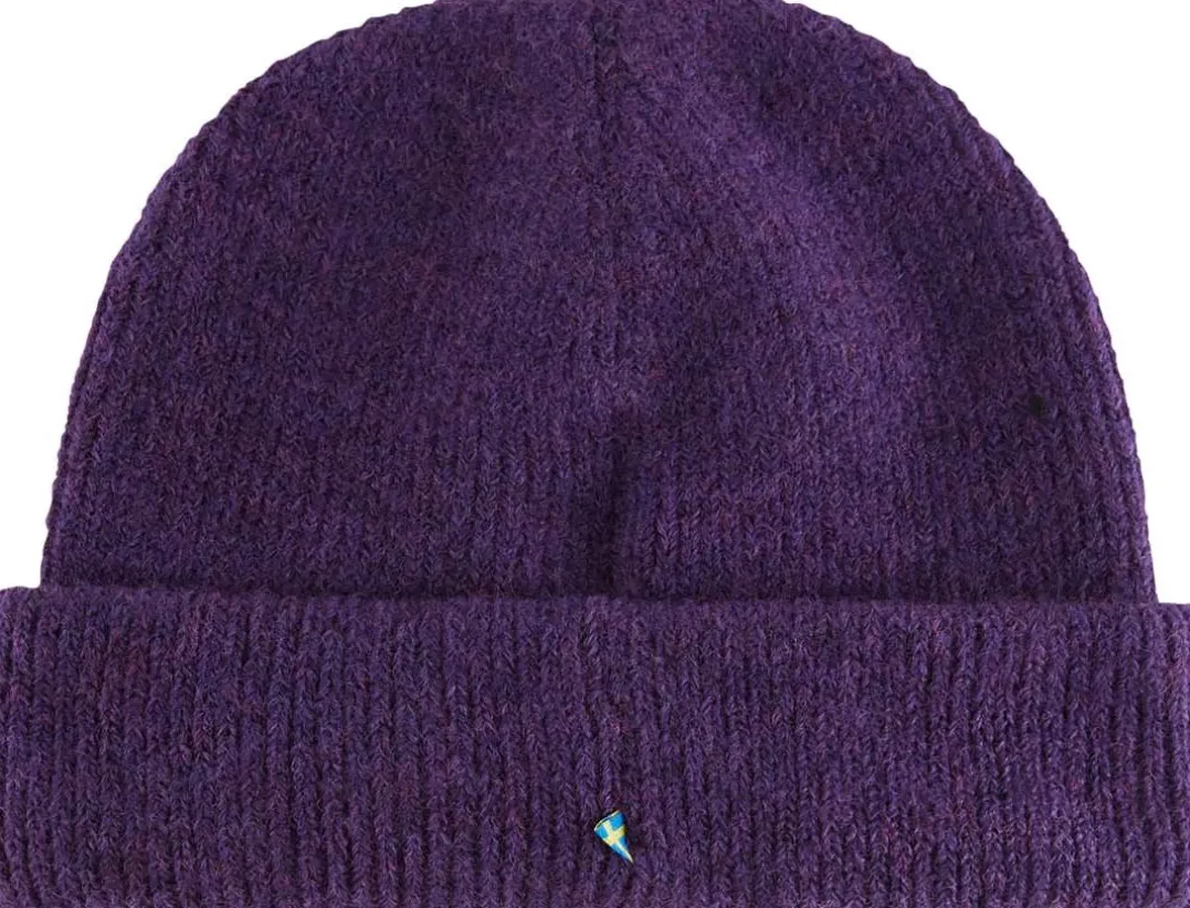 .i7{margin-bottom:16px}Klättermusen Runa Beanie Black Plum