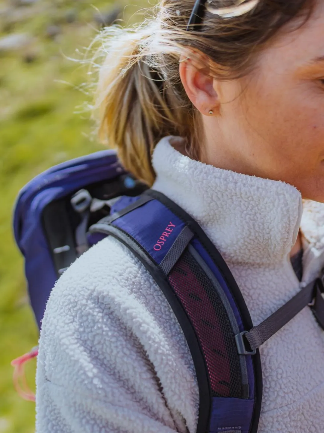 Osprey Tempest 26 Deep Fig/hotspot Pink