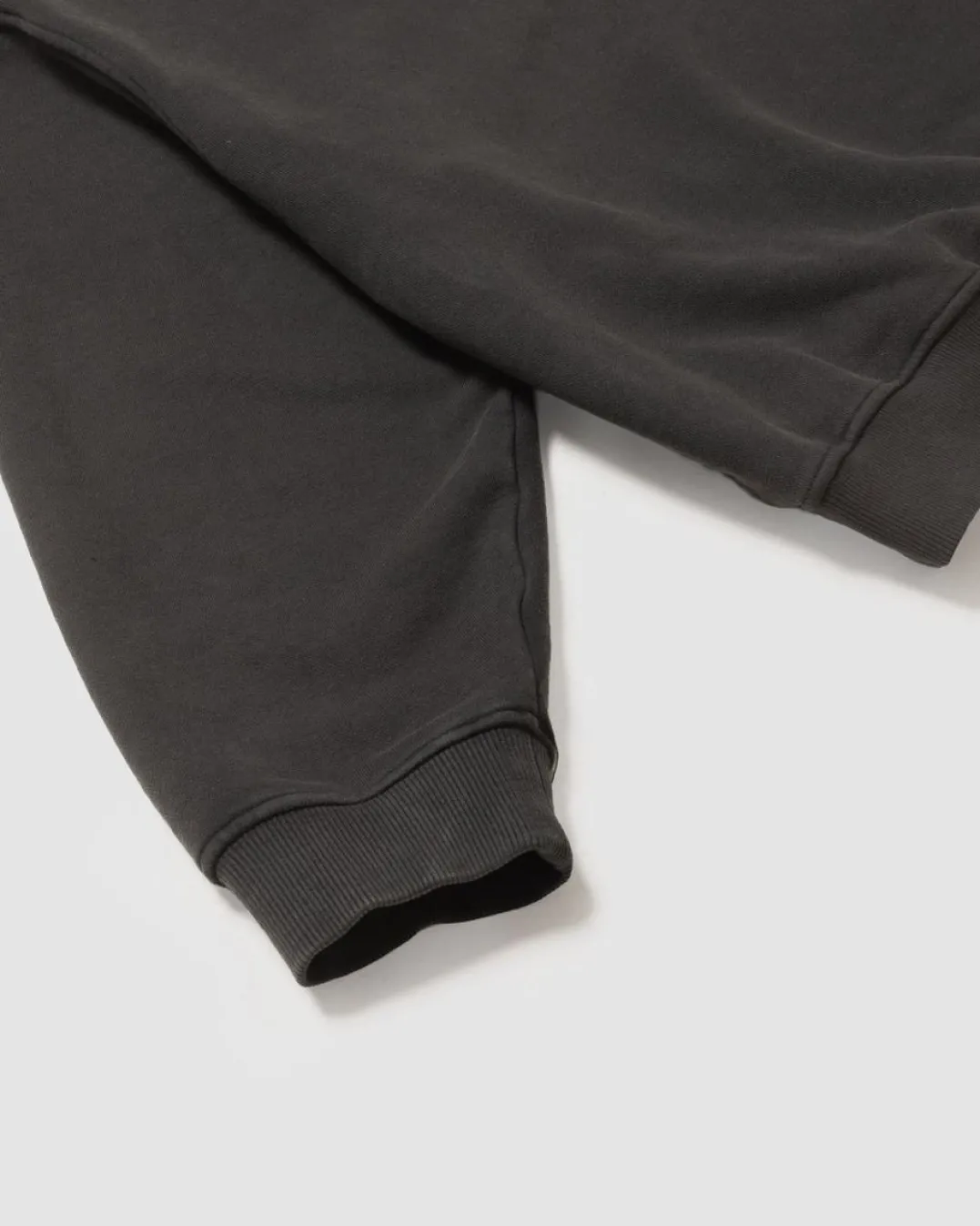 Rúngne Project Crewneck Pirate Black