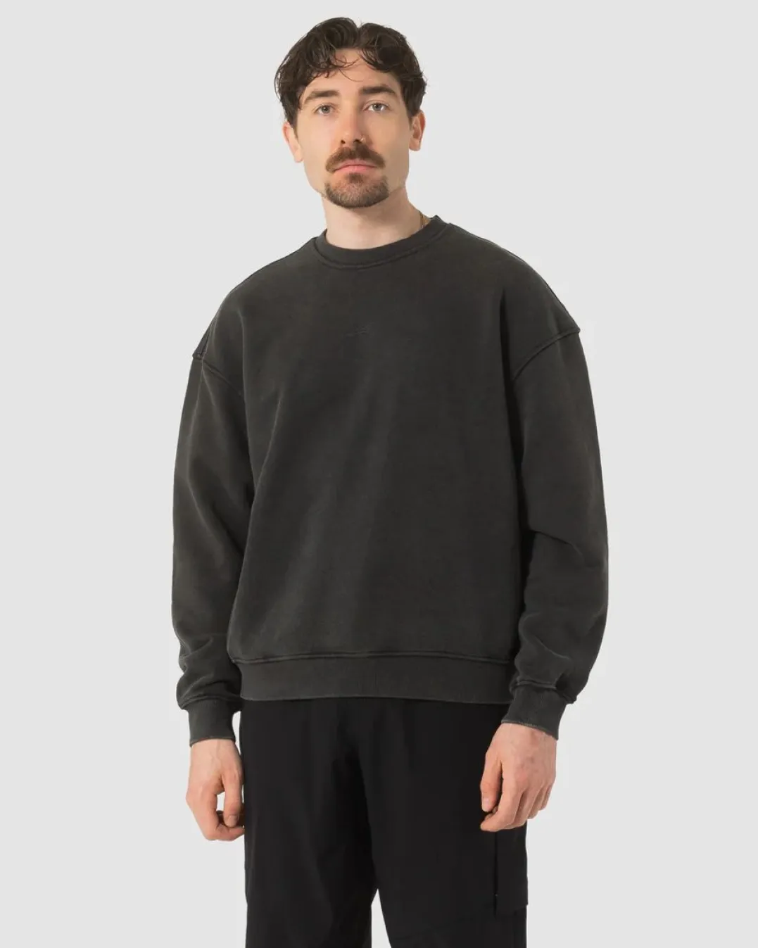 Rúngne Project Crewneck Pirate Black