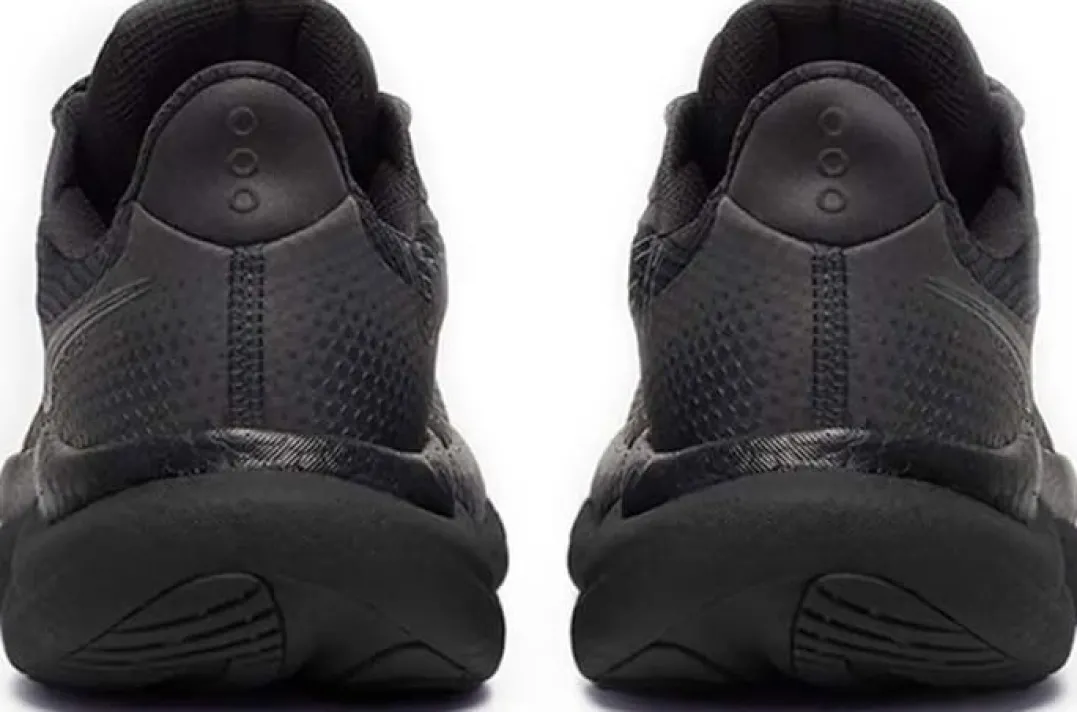 Saucony Women’s Triumph 23 GORE-TEX Triple Black