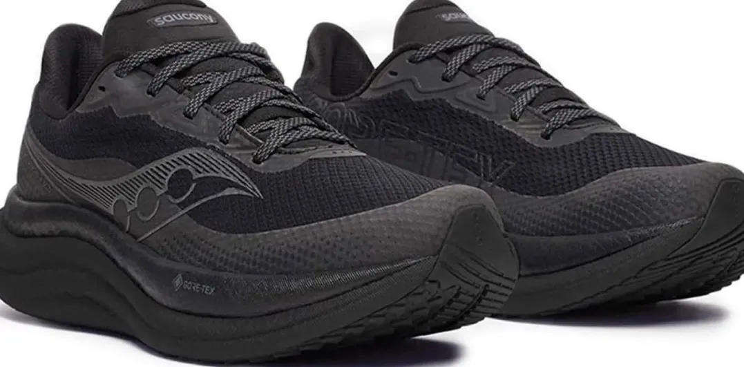 Saucony Women’s Triumph 23 GORE-TEX Triple Black