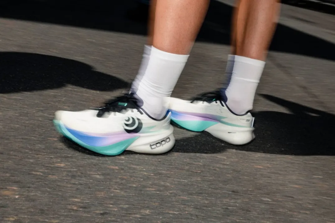 Topo Athletic Specter 3 M White/sky