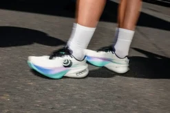 Topo Athletic Specter 3 M White/sky