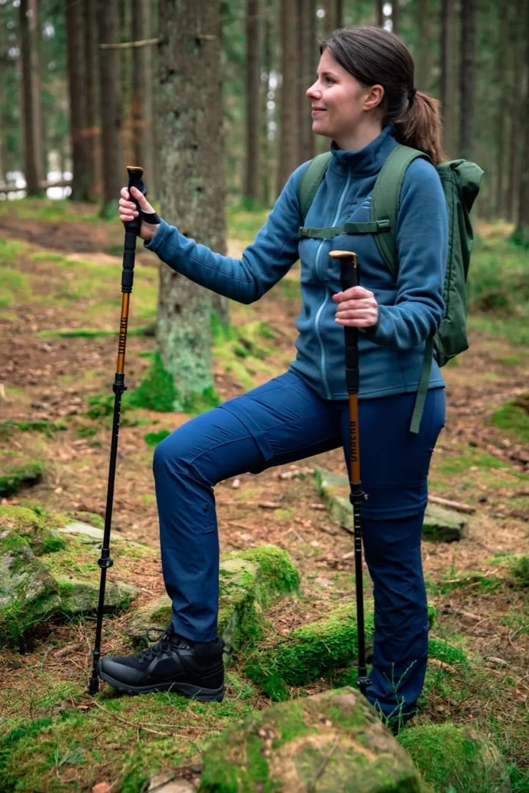 Urberg Women's Brodalen Zip-Off Hiking Pants Dark Navy
