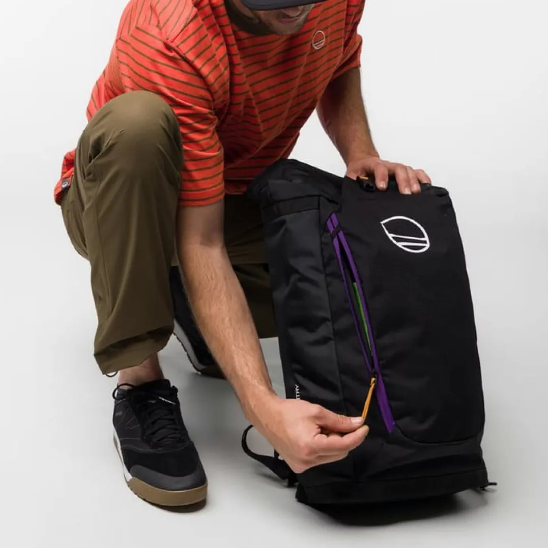 WildCountry Base Hauler 25 Backpack Black