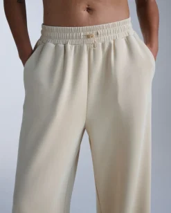 2XU Women'S Wonderluxe Sand Washed Wide Leg Pants Mojave Desert/white