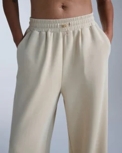 2XU Women'S Wonderluxe Sand Washed Wide Leg Pants Mojave Desert/white